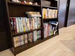 書棚のある部屋