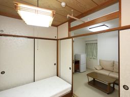 落ち着いた和室の居室内
