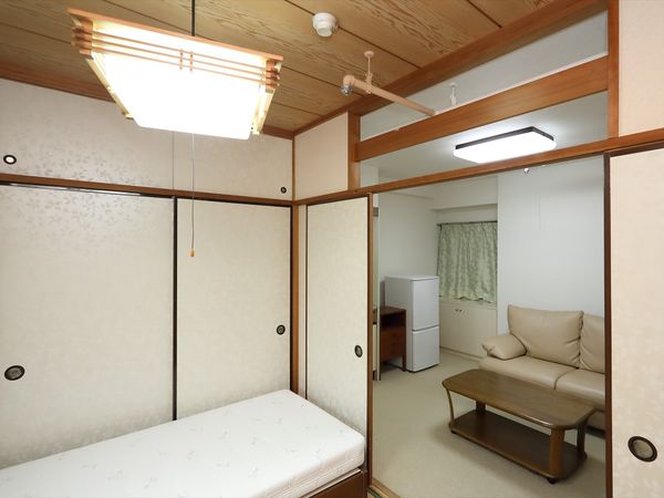 落ち着いた和室の居室内