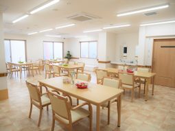 明るいダイニングスペース