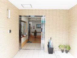 エントランスと植物