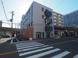 現代的な建物の外観