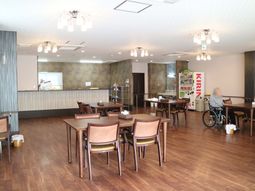 明るい食堂の様子