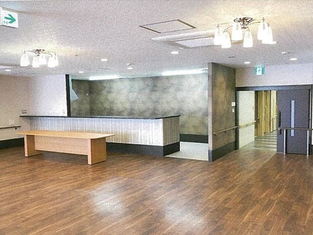 広々とした共有スペース エントランス ゆったりとした造りの多目的室です。広い床面積を生かして、ゆとりを持って様々な活動が行えます。