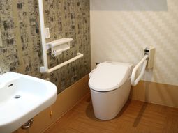 バリアフリー設計のトイレ