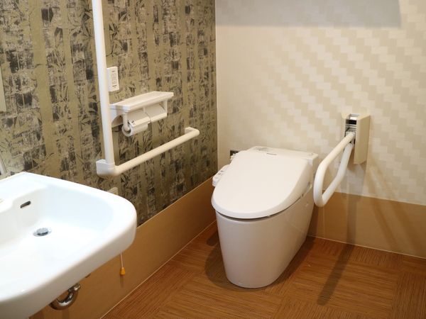 バリアフリー設計のトイレ