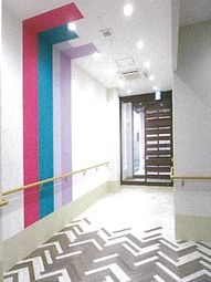 カラフルな廊下の角度