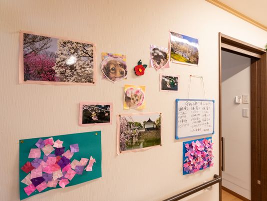 壁に飾られた掲示物