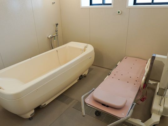 清潔な介護用浴室設備