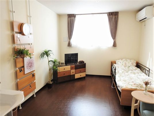 整った個室の居室