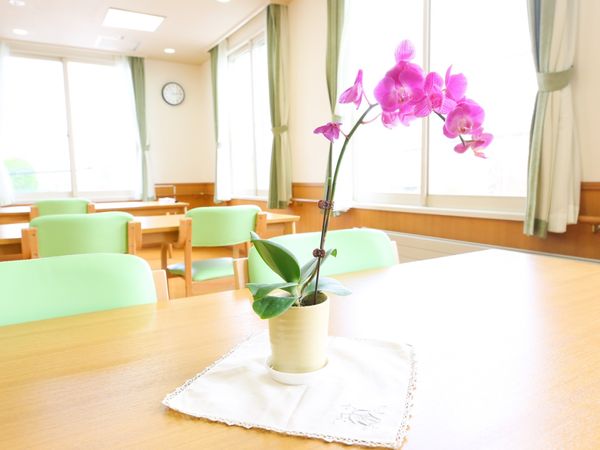 明るい食堂の一角