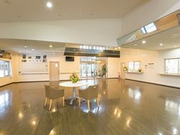 広々としたエントランスホール