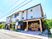 暖かみのある外観の建物