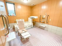 手すり付き浴室