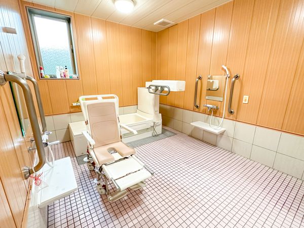 手すり付き浴室