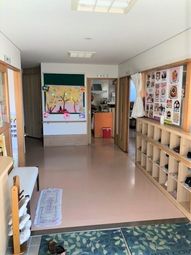 玄関ホールの明るい空間