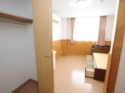 居室の中を示す画像