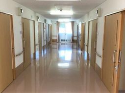 明るい廊下の様子