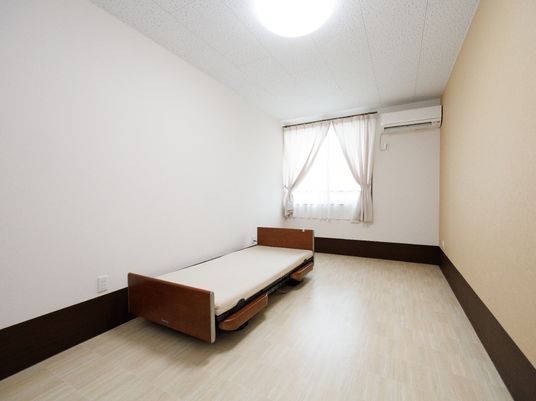 シンプルな個室の居室