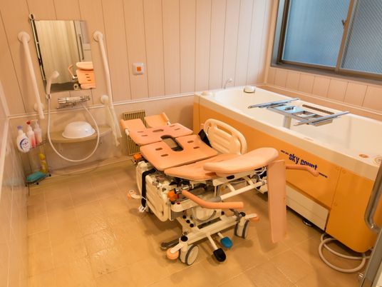 バリアフリー設計の浴室