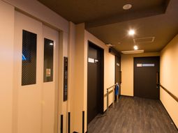 廊下のクリーンな空間