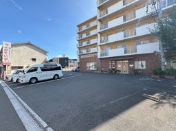 広々とした外観
