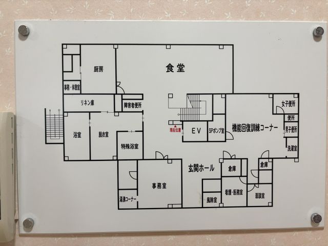 施設案内部屋図 廊下 各部屋の配置が一目でわかる案内図です。施設内の移動がスムーズに行え、働く際に便利です。