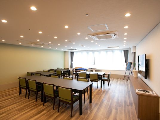 広々とした居心地の良い食堂