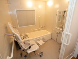 バリアフリーな浴室設備