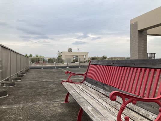 屋上のベンチ