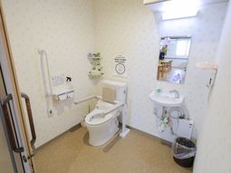 バリアフリー設計のトイレ