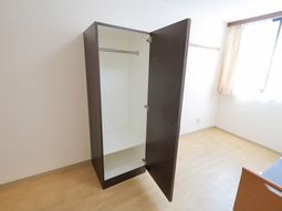 シンプルな居室クローゼット