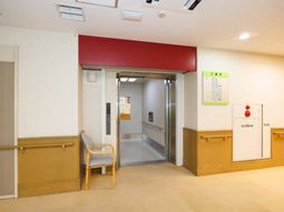 エレベーター前の廊下