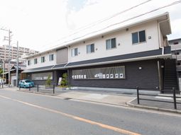 清潔感のあるモダンな建物