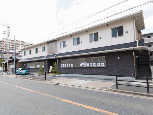 清潔感のあるモダンな建物