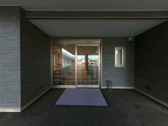 エントランスの明るい様子