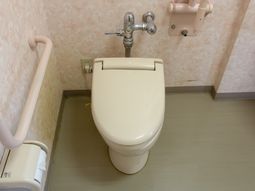 バリアフリートイレの内観
