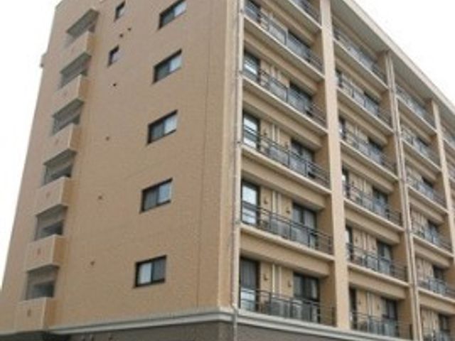 多階層のモダンな建物 外観 落ち着いた色合いのモダンなデザインが印象的な建物です。明るく開放感のある環境での就業をご検討いただけます。