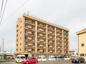 多階層の大型建物外観