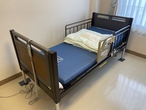 手すり付きの安全な居室