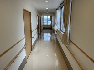 廊下の明るい空間