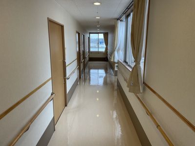 廊下の明るい空間