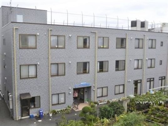 施設の外観を示す