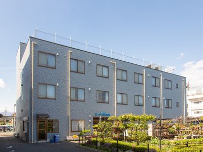  清潔感のある建物外観  