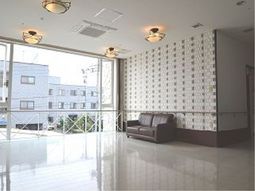 明るい待合室の空間