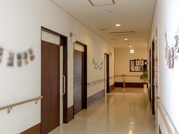 廊下の明るいイメージ