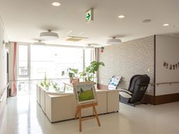 明るく広い廊下