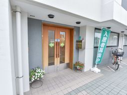 明るいエントランス正面
