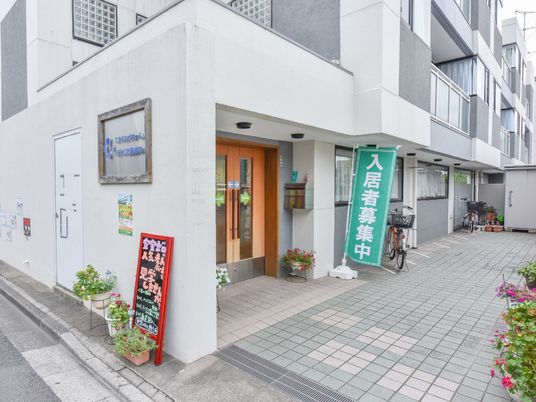 清潔なエントランス風景
