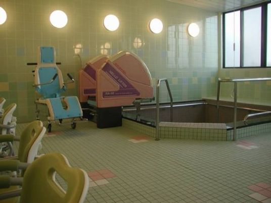 施設の写真 「家族の家ひまわり与野」の浴室。介護浴室、機械浴室、一般浴室と、3つの浴室がある。